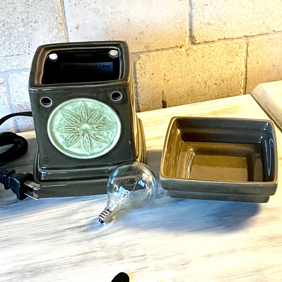 Scentsy Wax Warmer & Wax Cubes - Picture 4 of 12